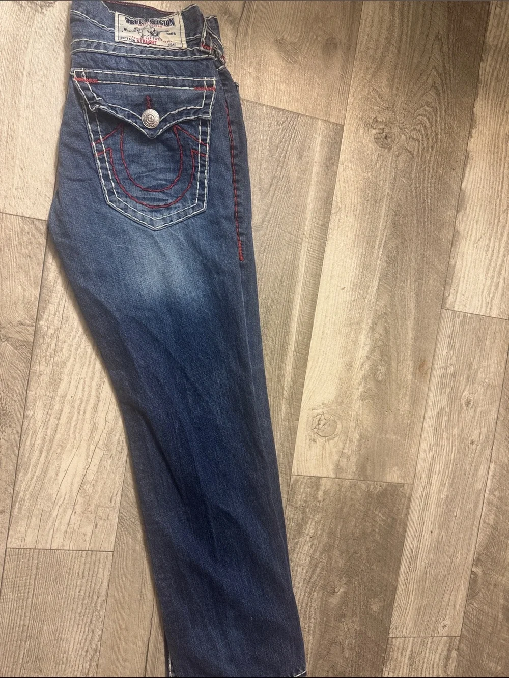 True Religion Bootcut Jeans in Dark Blue with Contrast Stitching - Picture 4 of 6